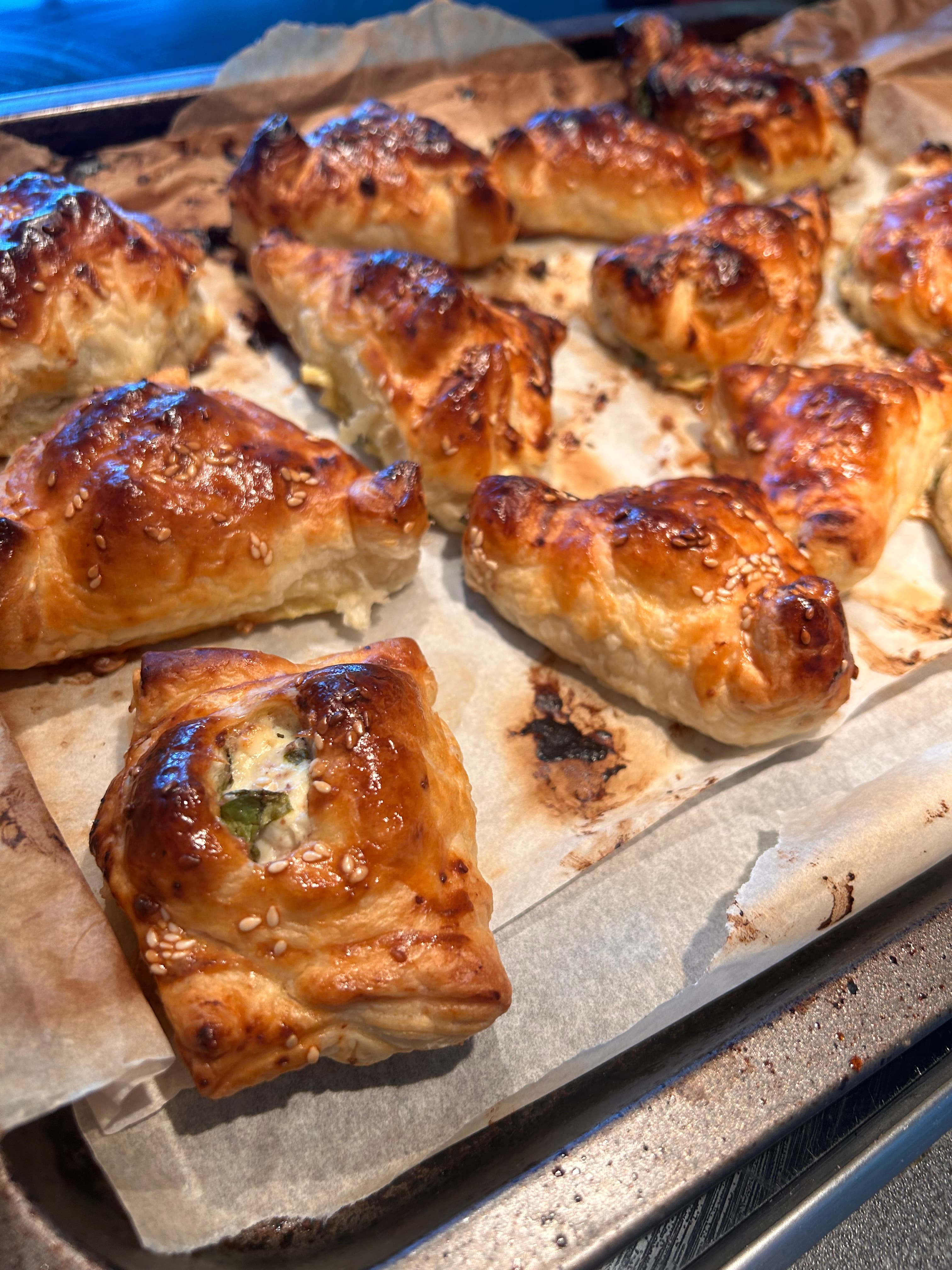 Feta, spinach and walnut pastries photo 1